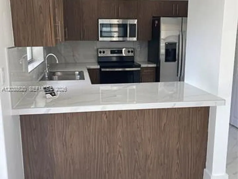 18765 SW 100th Ave — Photo 5