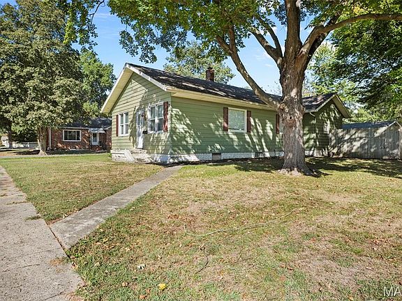 2nd image of 305 W Wilson Ave