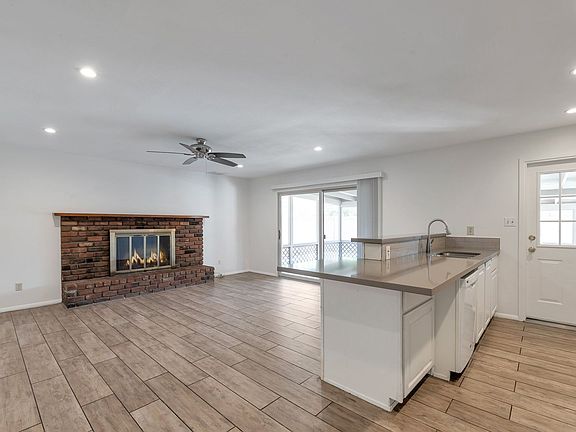 4th image of 1037 E Loma Vista Dr