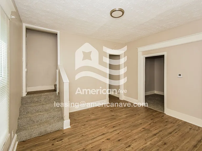 570978_003_living_room_12722587.jpg
