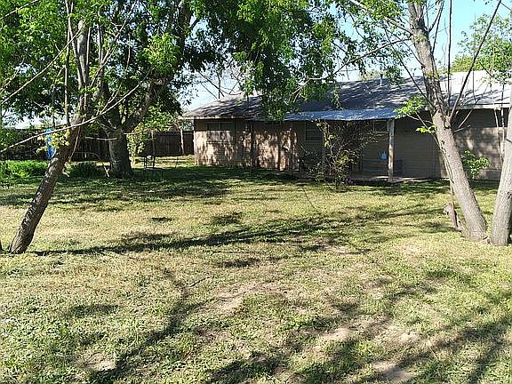 Spacious backyard 