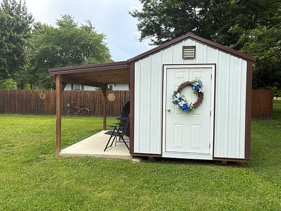 5th image of 1130 County Road 1865 E