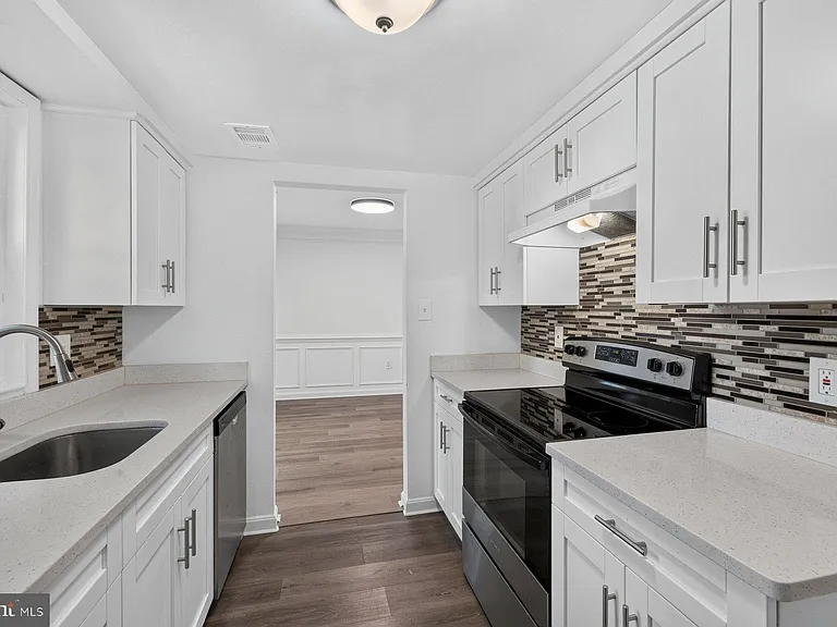 8995 Bonham Cir — Photo 12