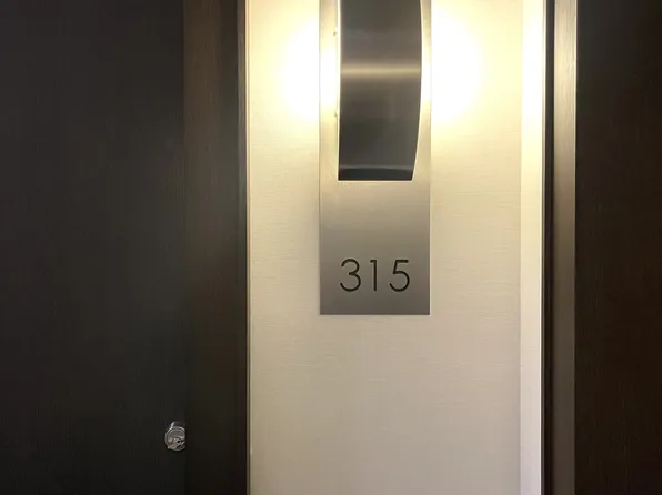 399 Adelaide St W, Toronto, ON