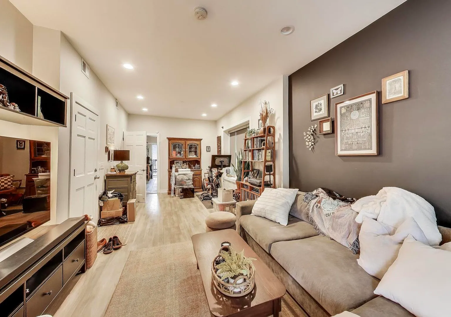 3 bed, 1250 sqft, $2,700 — Photo 3