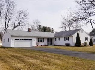 14 Mallard Dr, Bloomfield, CT 06002