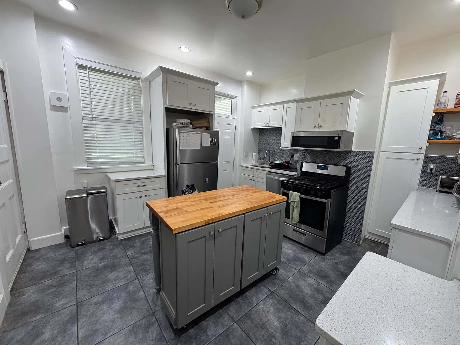 3 bed, $1,000 — Photo 1