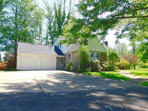 3rd image of 2366 Niagara Falls Blvd