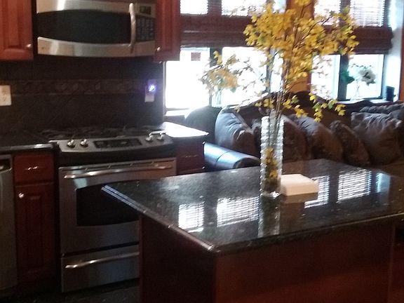 5th image of 972 E 88th St APT 3