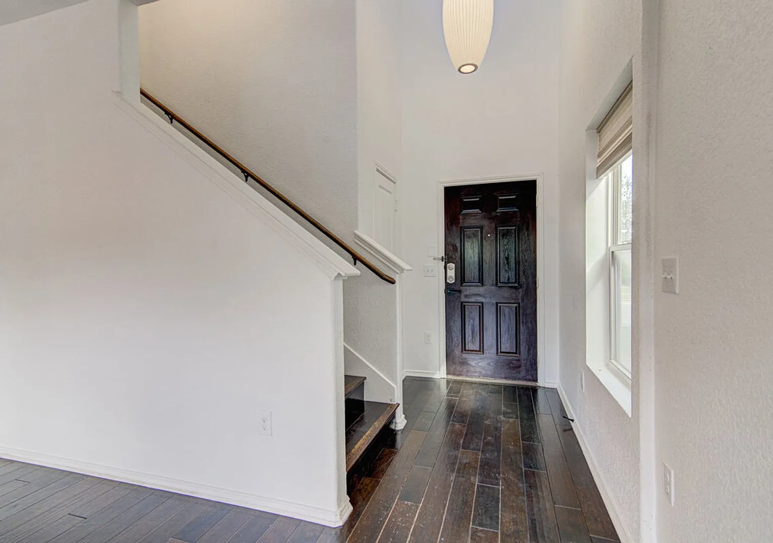 Beautiful 3-Bedroom Home with Bonus Game Room Near Downtown & Airport! — Photo 3