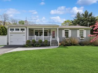 1039 Middle Rd, Riverhead, NY 11901