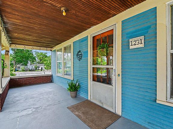 5th image of 1231 Rosewood Ave