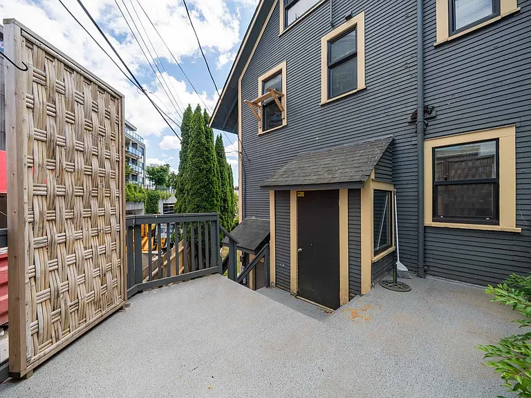 925 E 19th Ave — Photo 29