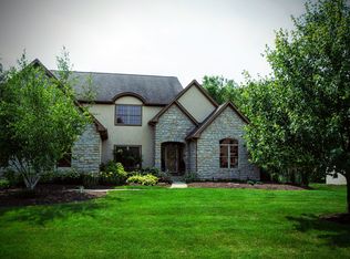 2884 Sandhurst Dr, Lewis Center, OH