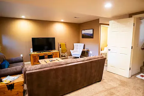 3 bed, 2.5 bath, 1910 sqft, $3,200 — Photo 4