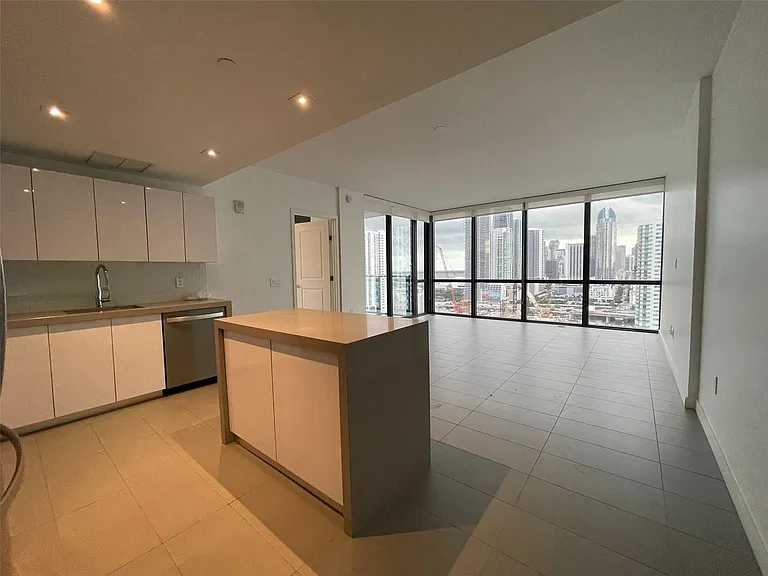 1600 NE 1st Ave #906 — Photo 9