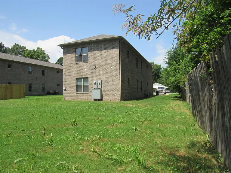 1515 Stamps St #1 — Photo 6