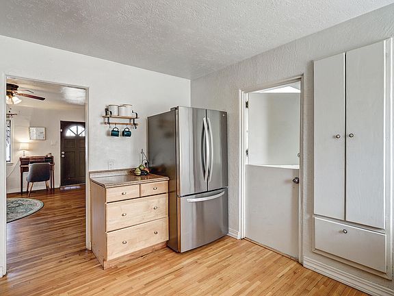 4th image of 936 Palomas Dr SE