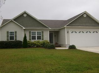 303 Primrose Pl, Newport, NC 28570