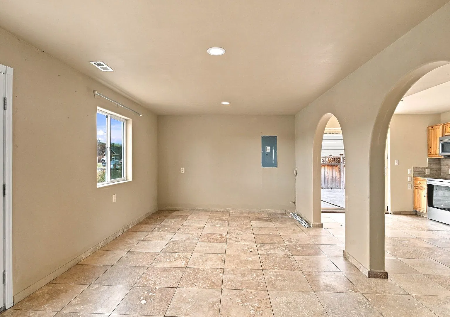 Spacious 4-Bedroom, 3-Bathroom Home in Quincy, WA! — Photo 2