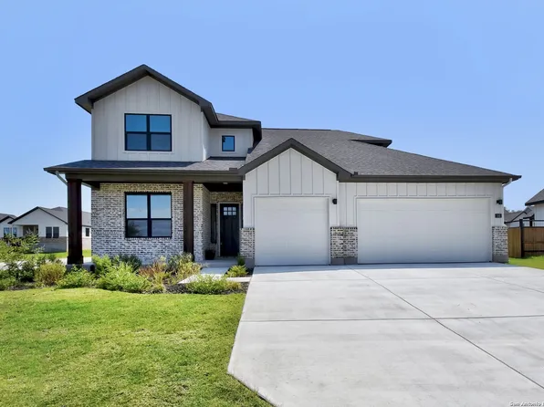 145 W Magnolia, La Vernia, TX 78121