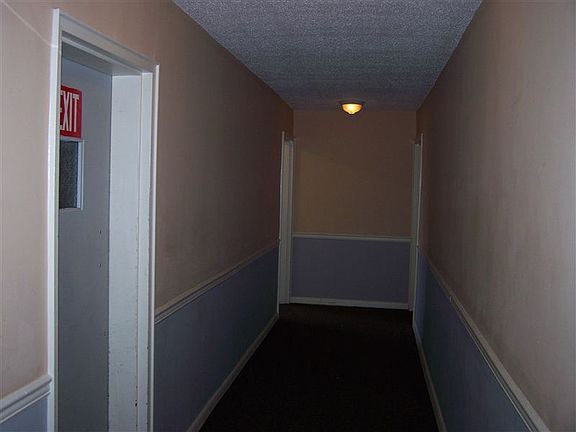 Riddle Glen C-10 outside hallway