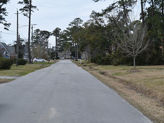 5th image of 303 Fairview Dr