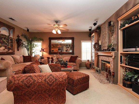 LUXURIOUS FAMILY ROOM