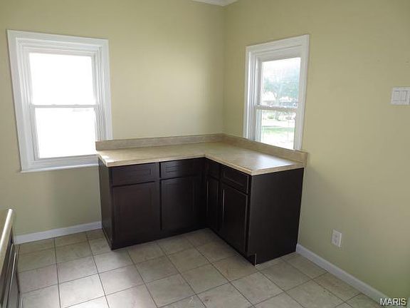 4th image of 9704 Gentry Ave