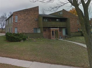 10221 W Congress St APT 4, Milwaukee, WI 53225