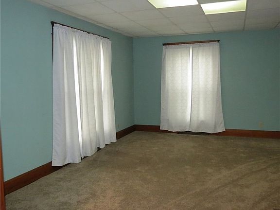 4th image of 736 Spruce Ave