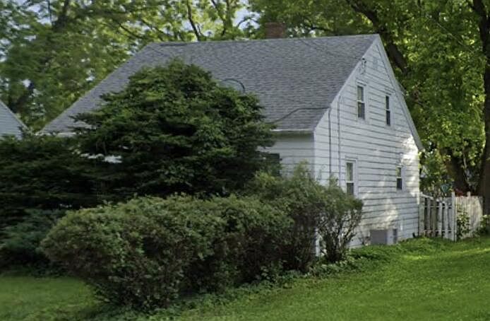 2nd image of 1221 Evans STREET