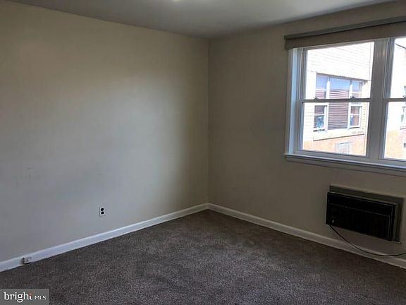 5th image of 1409 N 76th St #13-1D