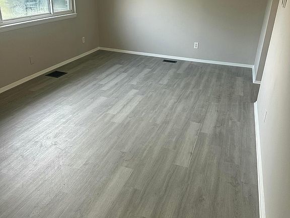 3rd image of 469 Rumsey Rd
