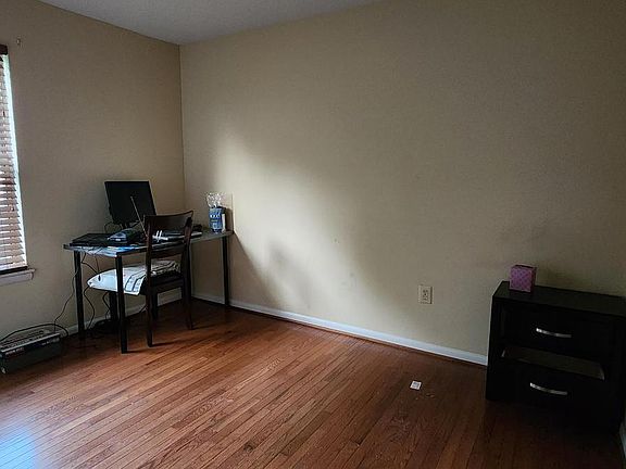 5th image of 5644 Roundtree Dr