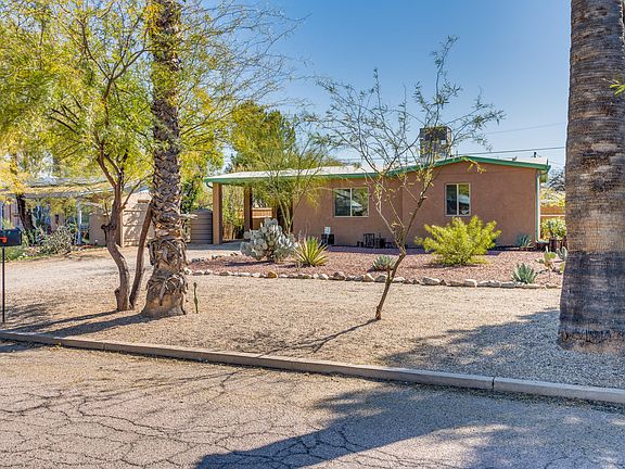 3rd image of 2534 E Blacklidge Dr