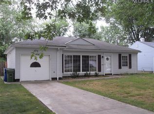 6811 Oakwood Rd, Parma Heights, OH 44130