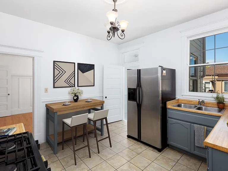 846 York St — Photo 3