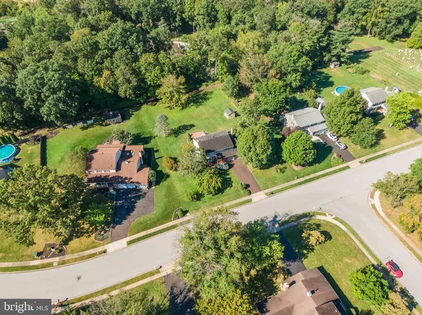 1040 Hunter Hill Dr, Lansdale, PA 19446