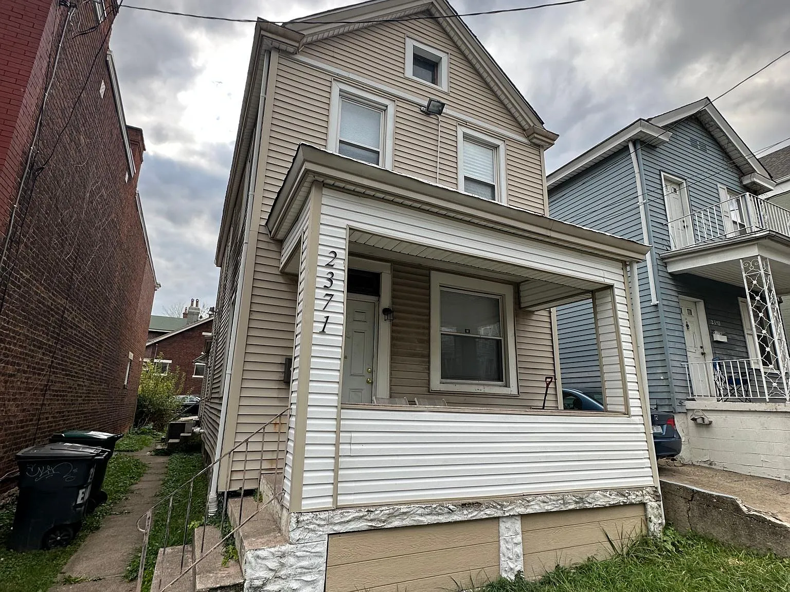 3 bed, $1,900 — Photo 1