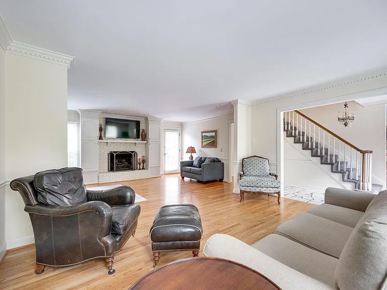 4625 Mountain View Dr — Photo 12