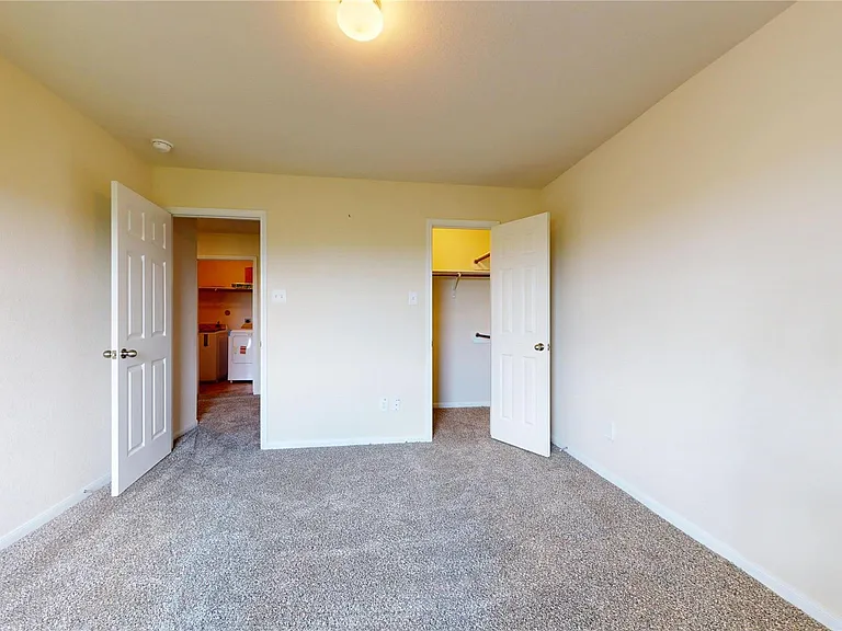 2102 Red Cedar Trl — Photo 43
