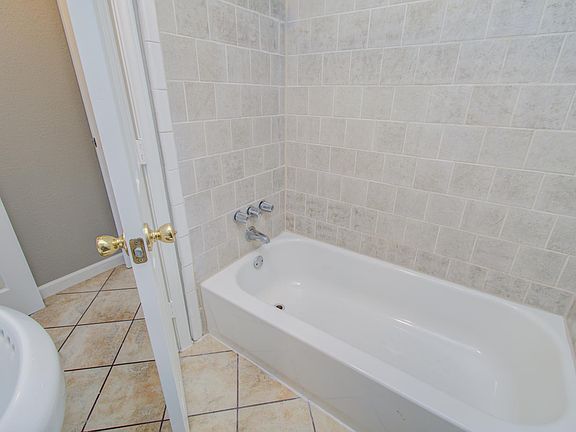 3rd image of 4409 Hershe St #4