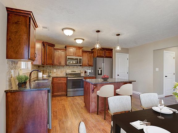 3rd image of 684 Farmington Lot 684