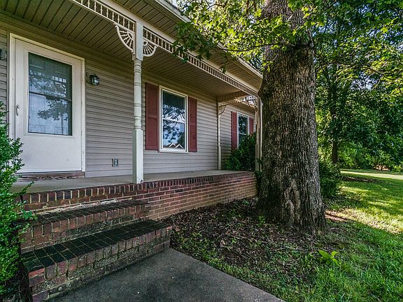 3rd image of 126 Mayfield Dr