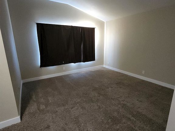 3rd image of 1595 Laurelbrook Dr
