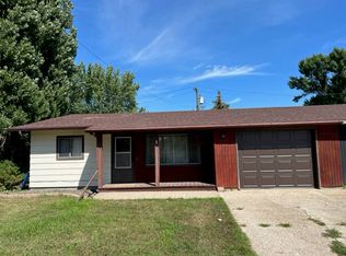 1021 Walnut St E, Devils Lake, ND 58301