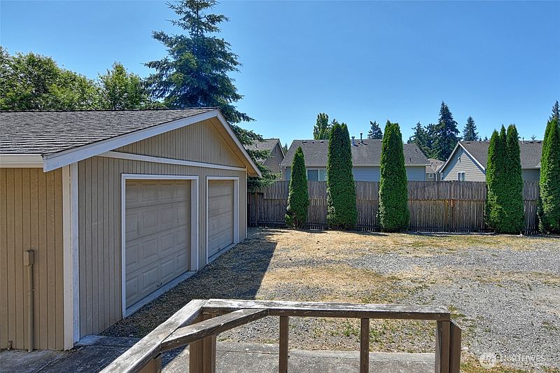 3rd image of 3104 138th Street SE