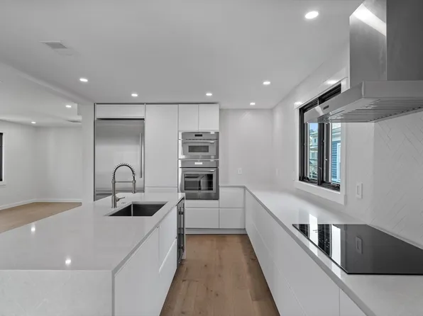 61 Hudson St #Penthouse, Somerville, MA 02143