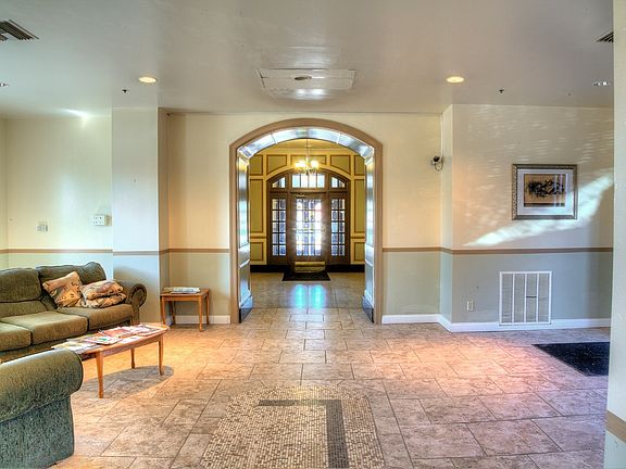 2nd image of 4166 Lindell Blvd APT 7D